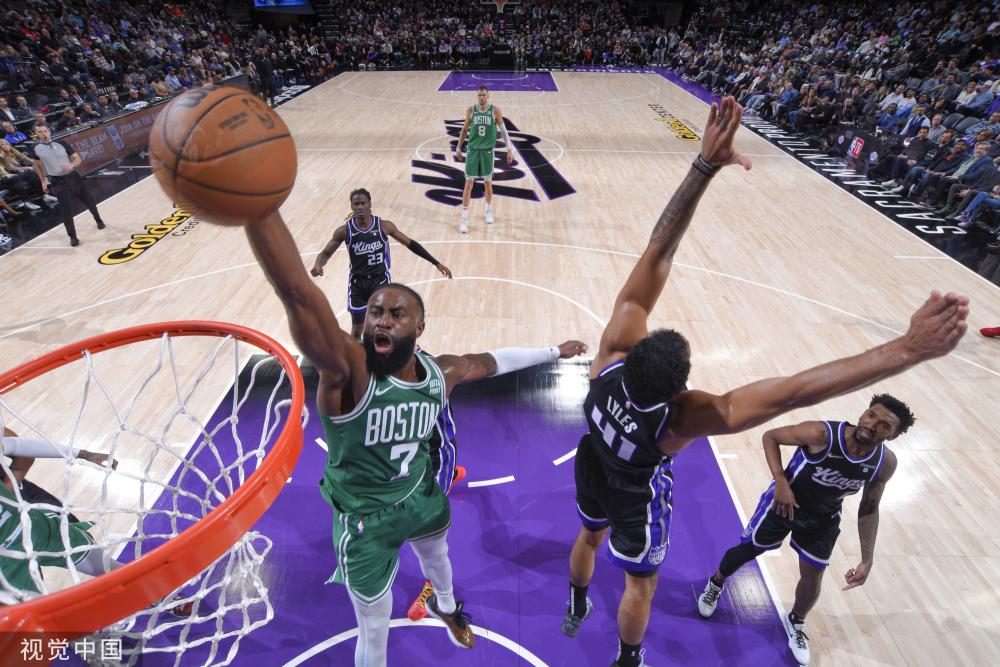 球舞台上占 球舞台上占