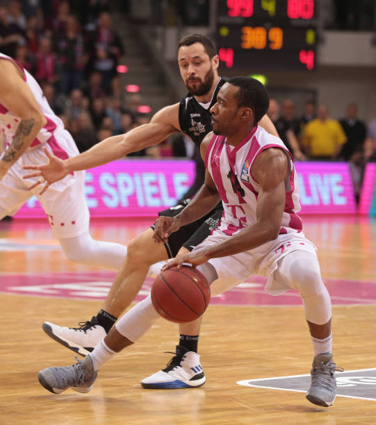 左右本场比 左右本场比