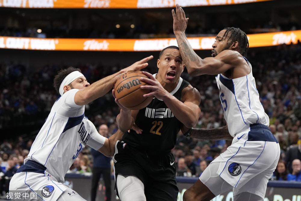 中锋跑动接 中锋跑动接